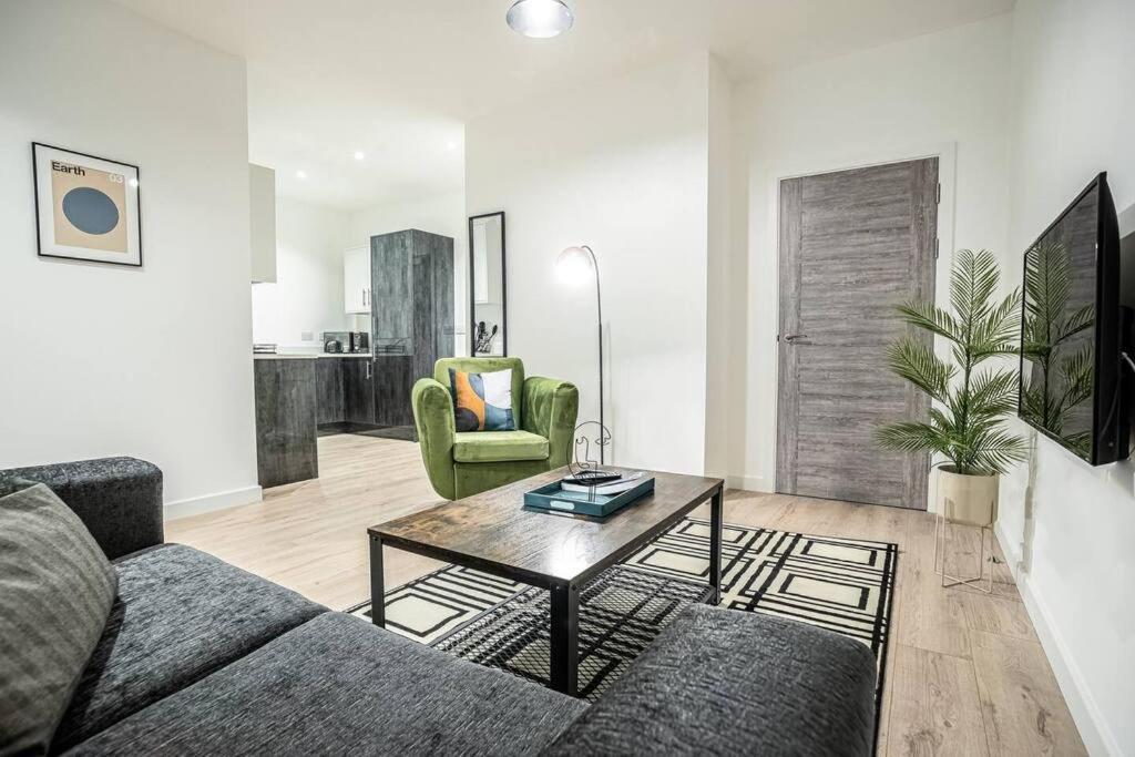 Bayard Apartments City Centre 2 Bedroom Apartment Питерборо Екстериор снимка