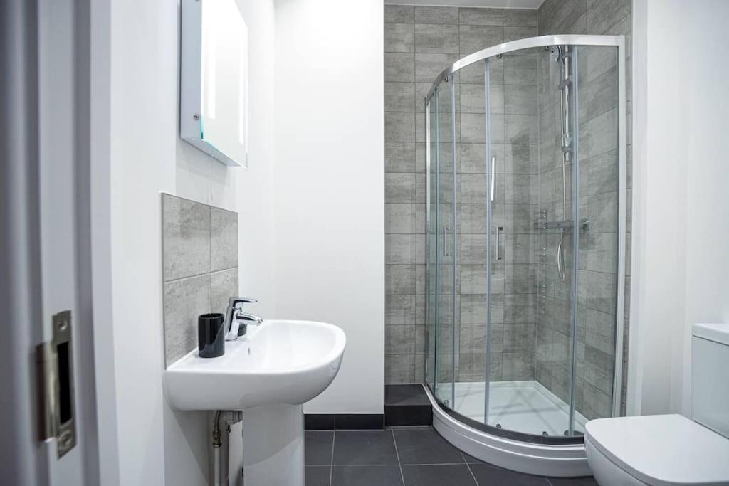 Bayard Apartments City Centre 2 Bedroom Apartment Питерборо Екстериор снимка