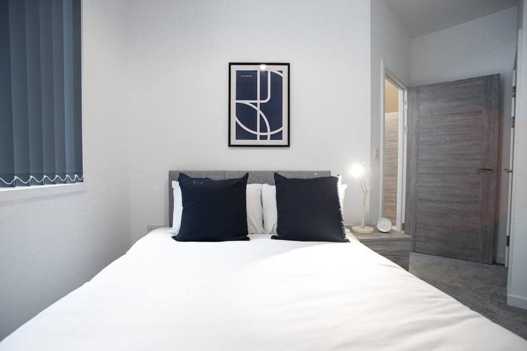 Bayard Apartments City Centre 2 Bedroom Apartment Питерборо Екстериор снимка